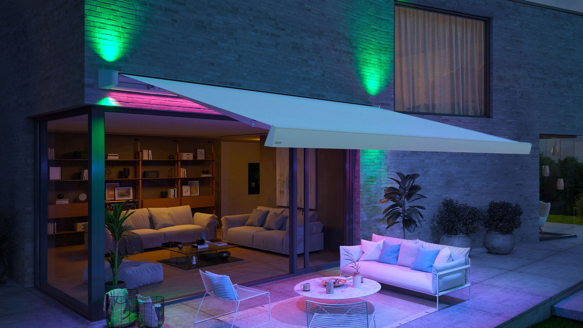 markilux MX-4 con iluminación ambiental de colores en una terraza exterior